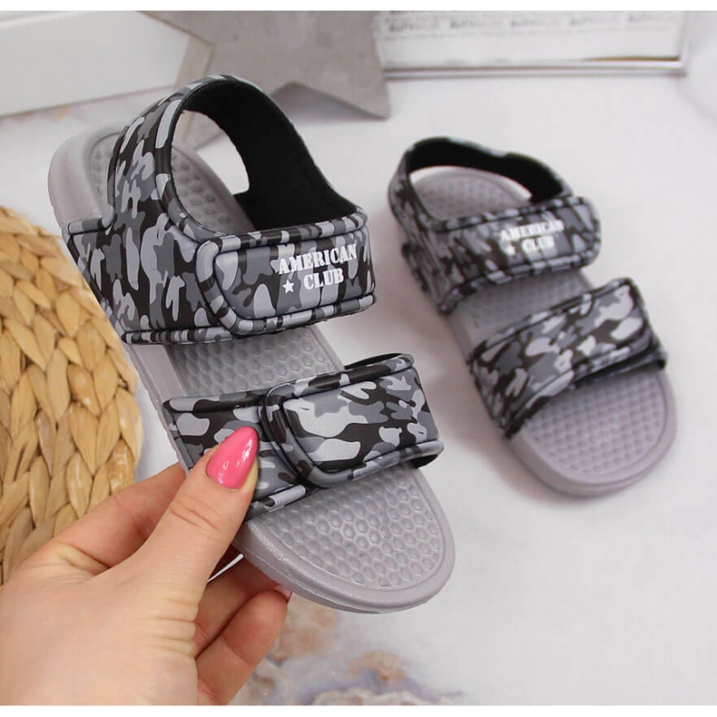 Grå skumsandaler för pojkar med kardborre American Club 1