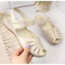 Damsandaler i läder på en gyllene kil Helios 4009 1