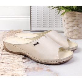 Skinntofflor för kvinnor på en gyllene kil Helios 105 2