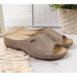 Skinntofflor för kvinnor på en beige Helios 105 kil 2