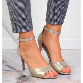 Damsandaler på högklackat guld Sergio Leone gyllene 2