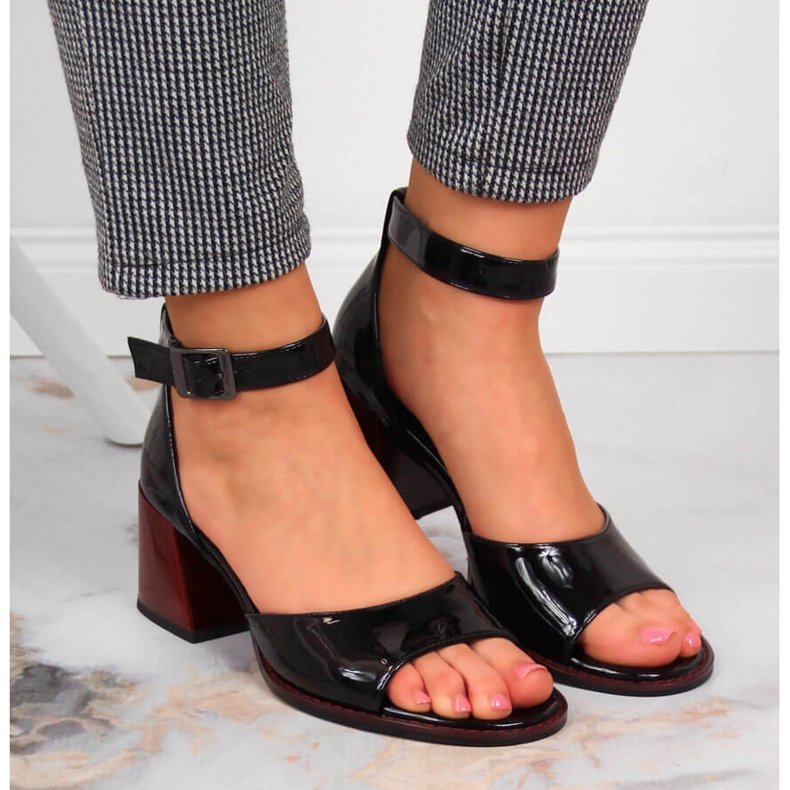 Svarta Filippo svarta lacksandaler 2