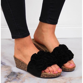 Kvinnors svarta wedge tofflor med blommor eVento 2