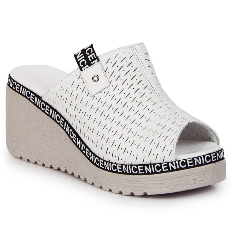 Damtofflor i läder på en kilvit Artiker 1