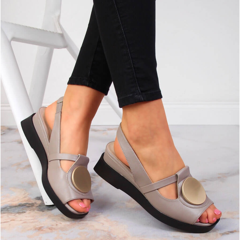 Skinnsandaler för kvinnor på Artiker taupe wedge beige 1