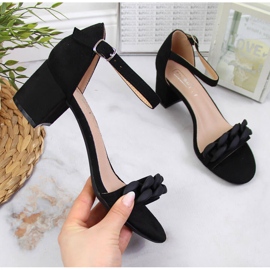 Svarta Filippo damsandaler på stolpe med kedja 1