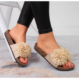 Beige Jezzi tofflor för kvinnor med en blomma 1