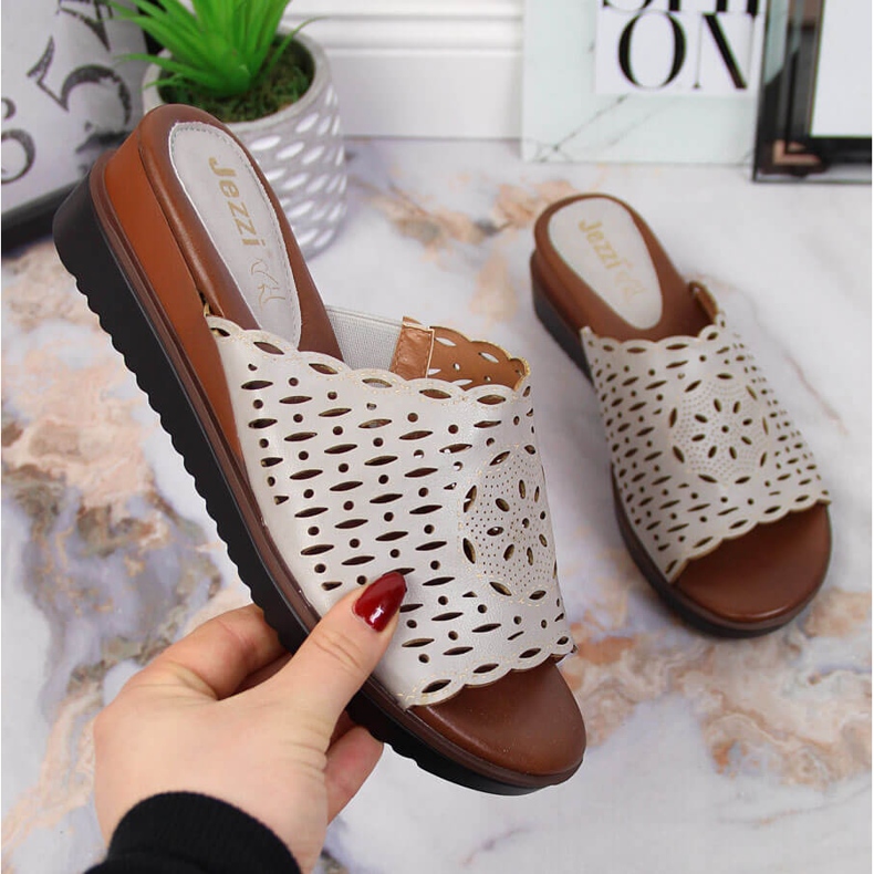 Grå tofflor för kvinnor på den genombrutna kilen Jezzi 2