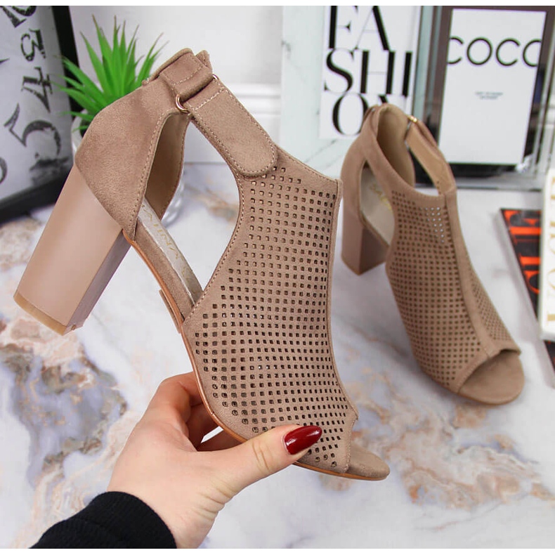 Damsandaler med kardborrebeige Sabatina 1