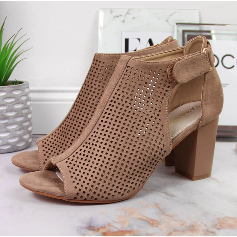 Damsandaler med kardborrebeige Sabatina 2