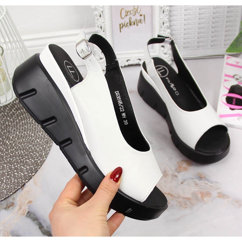 Skinnsandaler för kvinnor på kilklack Filippo vit 1