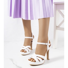 Argoon vita högklackade sandaler 1