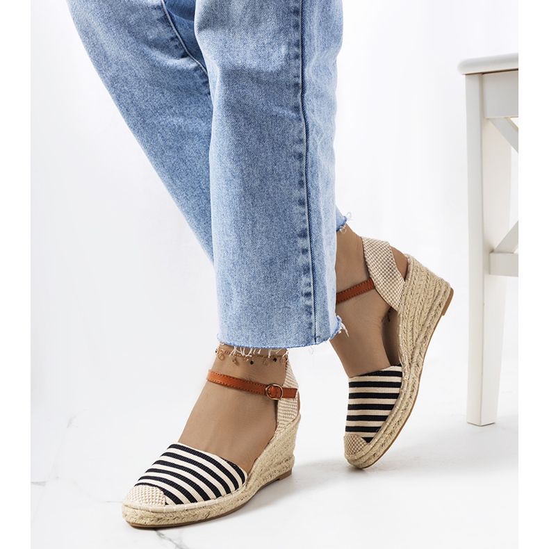 Svarta espadrillor på Garvan-kilen beige 1