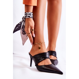 Lädertofflor På En Svart Aveline 1