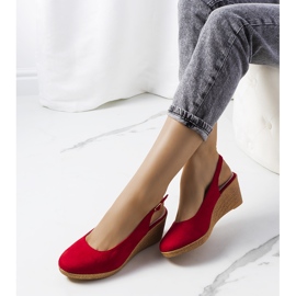 Röda espadrillor på Ribeiro-kilen 1