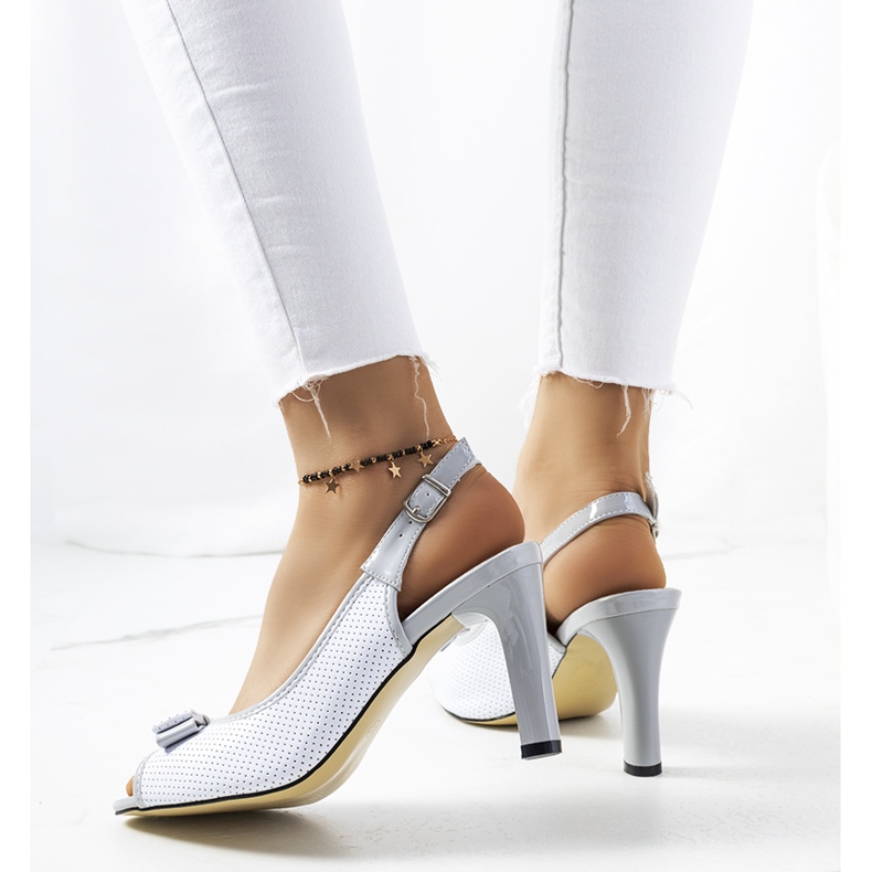 Gråa sandaler på Usamov-klack vit 1