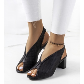 Black Rush genombrutna sandaler svart 1