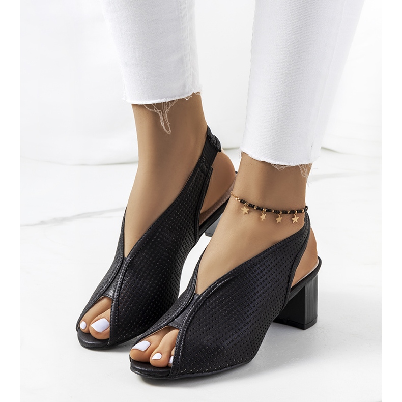 Black Rush genombrutna sandaler svart 1