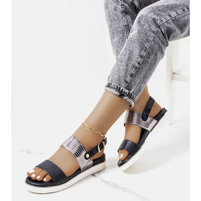 Svarta sandaler med metallic Larochelle-inlägg silver- 1