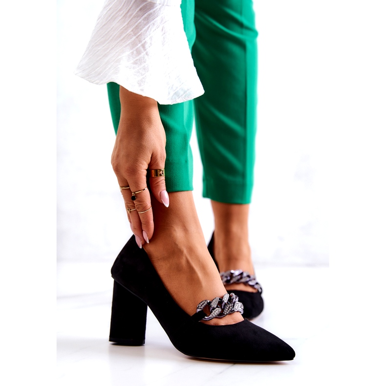 S.Barski Kvinnors mocka pumpar med en svart kedja 1