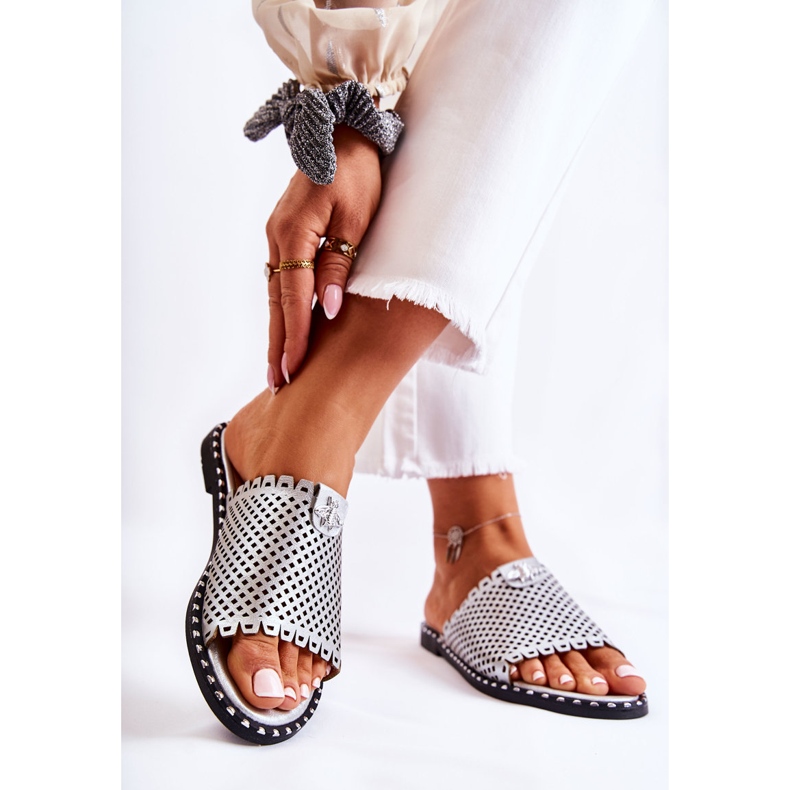 Vinceza Genombrutna tofflor för kvinnor med silverprydnad i frotté silver- 2