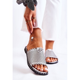 Vinceza Genombrutna tofflor för kvinnor med silverprydnad i frotté 1