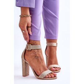 NFR Damsandaler på en högklackad guldglitter Joalice gyllene 1