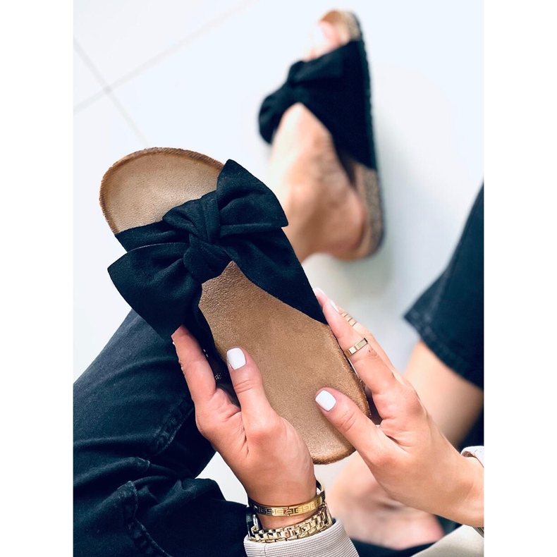 Korktofflor med lilasvart rosett 1