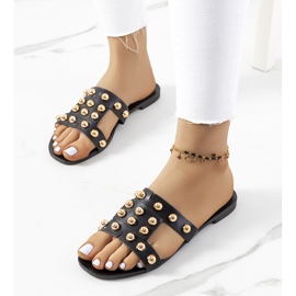 Svarta tofflor med dekorativa Amparo nitar 1