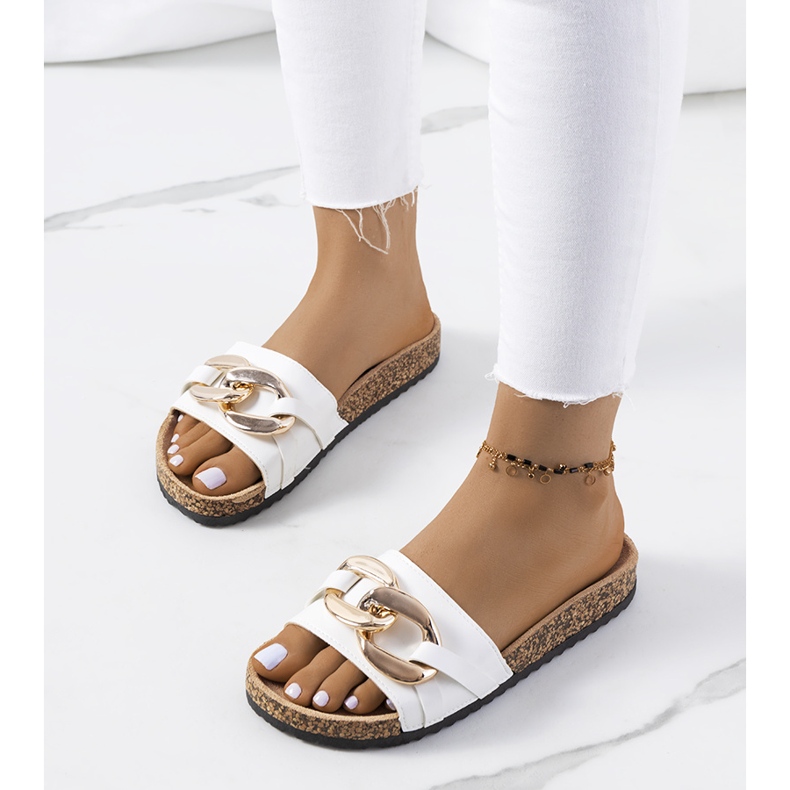 Vita tofflor med Derbi-kedja 2