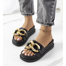 Svarta tofflor på Berloz-plattformen 1