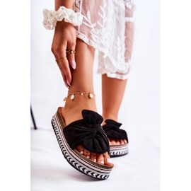 FJ1 Damtofflor På En Massiv Plattform Svart Terisa 1