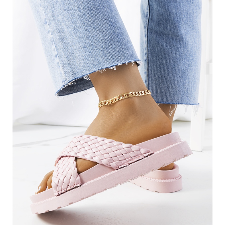 Rosa tofflor på Bieringsplattformen 2