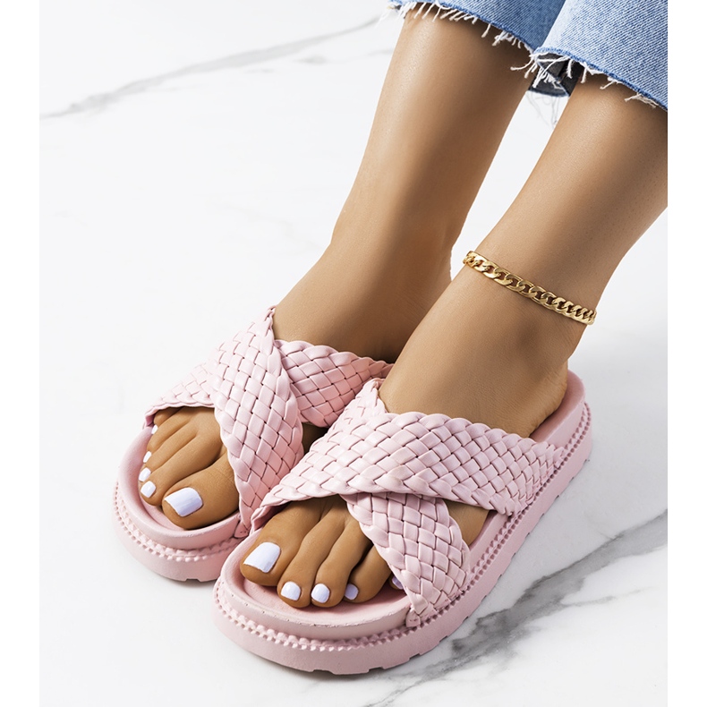 Rosa tofflor på Bieringsplattformen 1