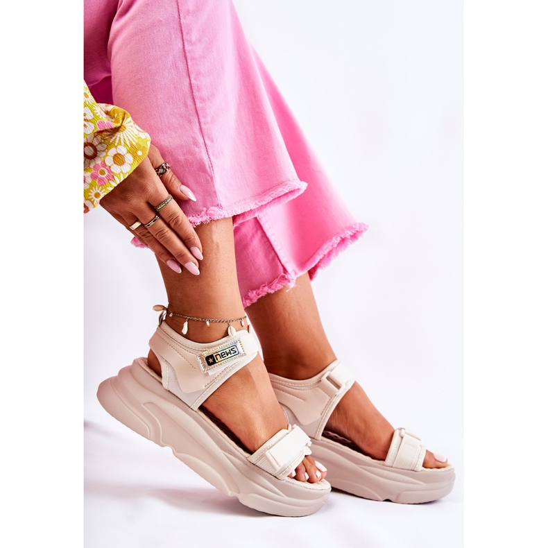 PE1 Damsandaler på den beige terrinaplattformen 2