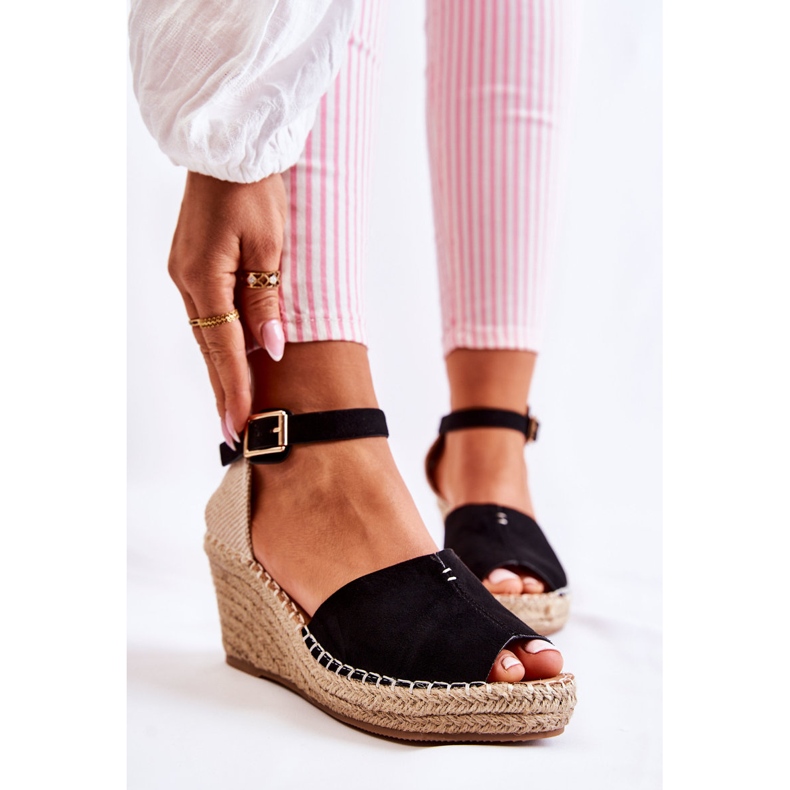 Bekväma damsandaler på kilsvart Dellia 2