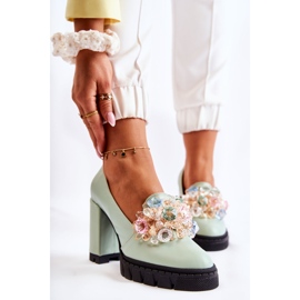 PA2 Eleganta pumpar med slät grön caterine-prydnad 1