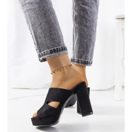 Svarta tofflor på Hornstolpen 2