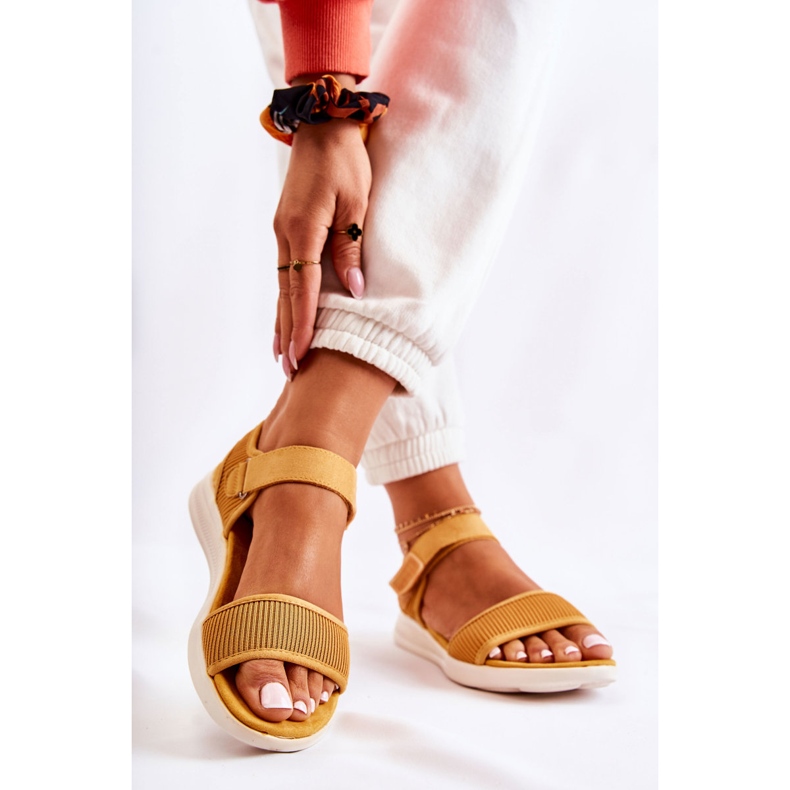 PE1 Bekväma sandaler för kvinnor med kardborre, gul Sidney 2