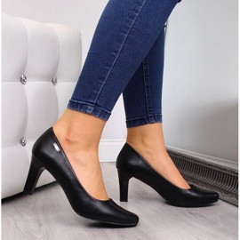 Svarta pumps på W Sergio Leone stolpen 2