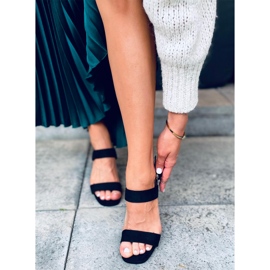 Pionsvarta sandaler med klack 1