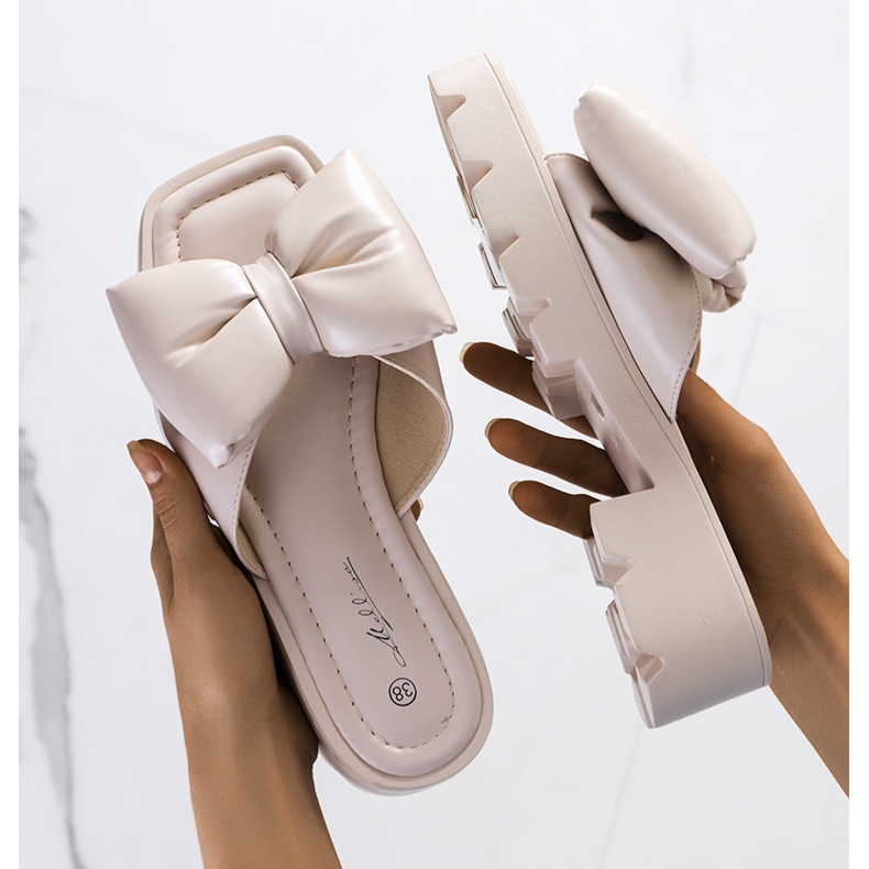 Beiga tofflor på Platt traktorsula beige 1