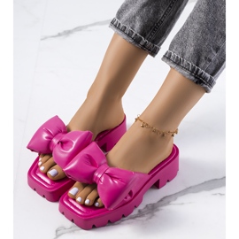 Rosa tofflor på Platt traktorsulan 2