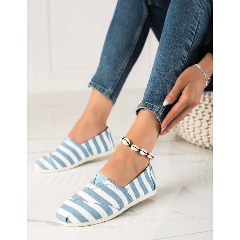 Black Forest Randiga slipons vit blå 1