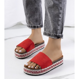 Röda sandaler på Bonython korksula 1