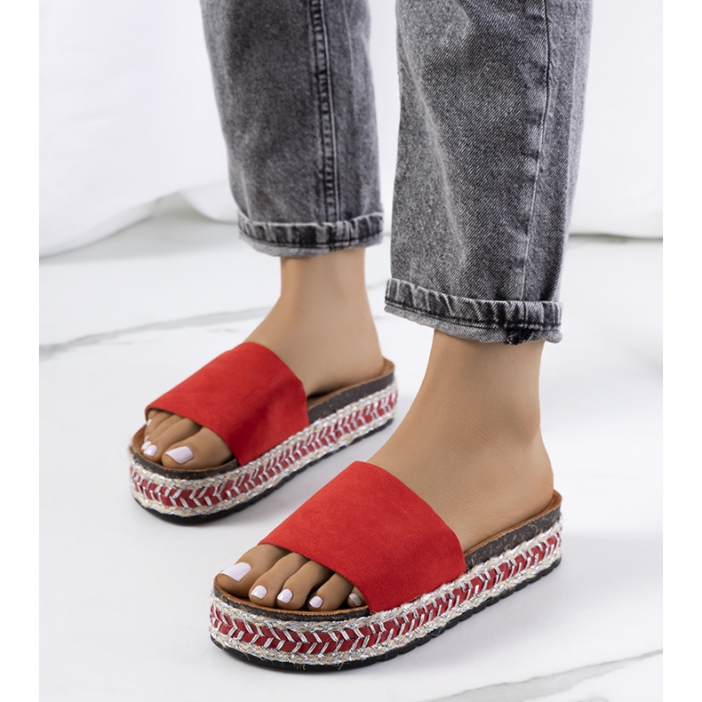 Röda sandaler på Bonython korksula 1