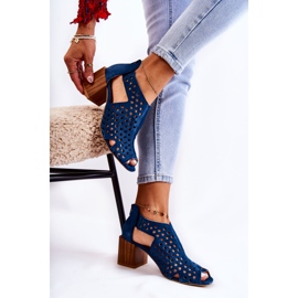 Genombrutna stövlar på stolpe Maciejka 04593-17 Marinblå 1