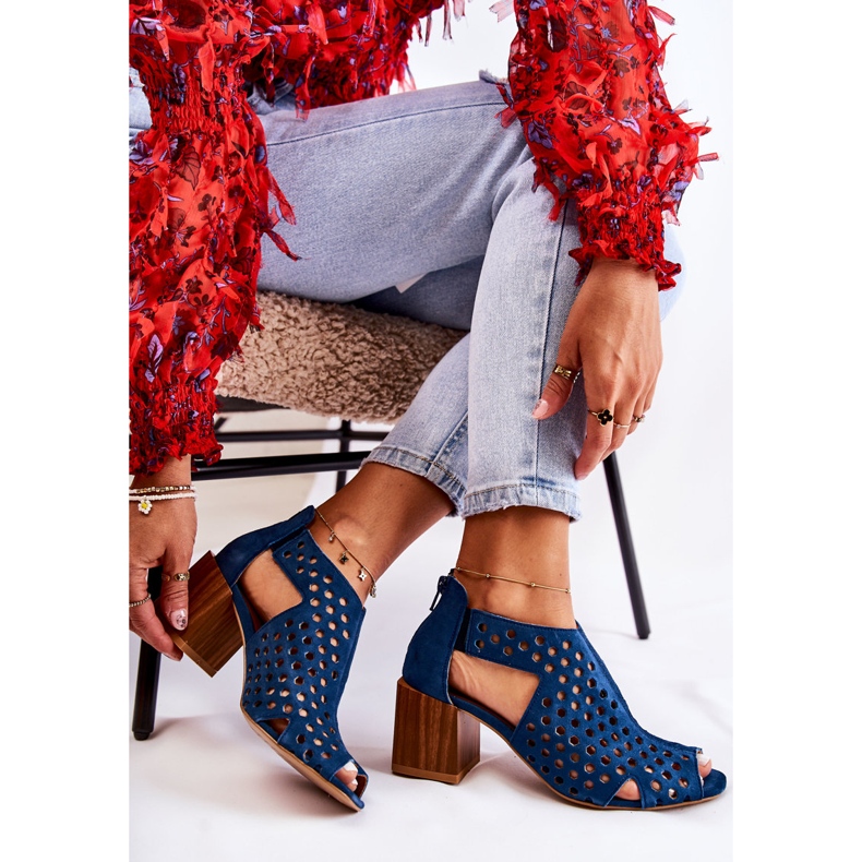 Genombrutna stövlar på stolpe Maciejka 04593-17 Marinblå 2