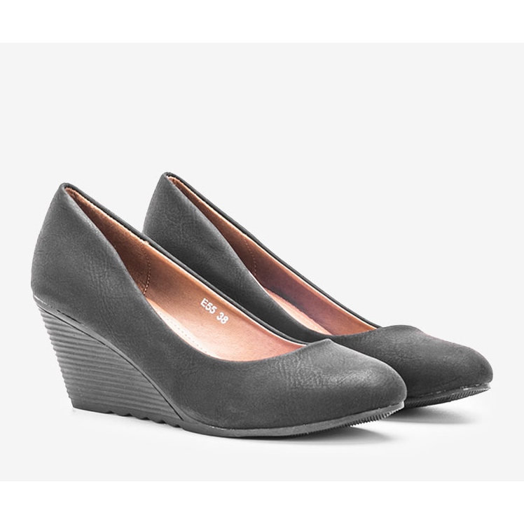 Svarta pumps på kilen Unies 1