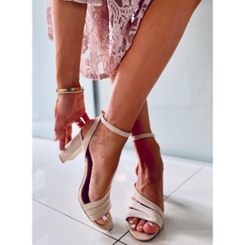 Leslie Beige sandaler med klackar 1